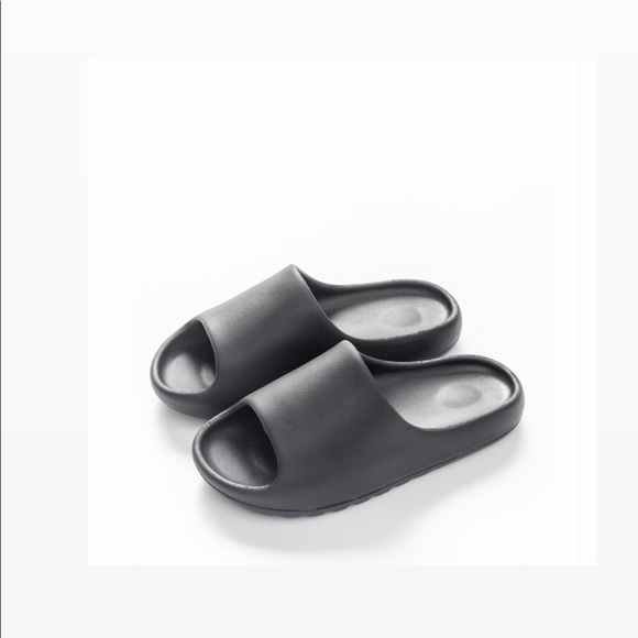 Solid Yezzy Slippers - Picture 2 of 2